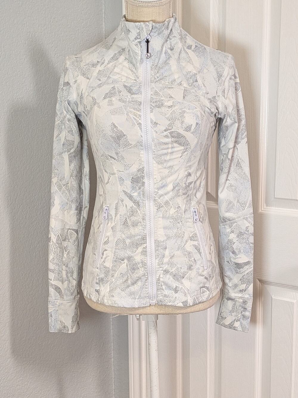 Lululemon Define Jacket White Camo Fitted Zip Workout Women’s Size 4 Older Model